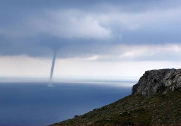 Υδροστρόβιλος στα Κύθηρα