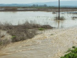 Μετρούν τις... πληγές τους από την ισχυρή βροχόπτωση στη Ροδόπη