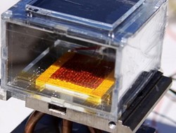 Πρωτοποριακή συσκευή αντλεί νερό από τον αέρα με τη βοήθεια του ήλιου