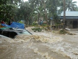 Ινδία: Ξεπέρασαν τους 100 οι νεκροί από τις πλημμύρες