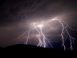 Άνοιξαν οι ουρανοί από τα... πρωτοβρόχια