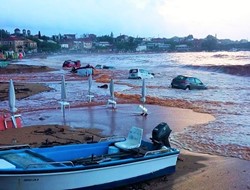 Στούπα Μεσσηνίας: Στη θάλασσα βρέθηκαν 15 οχήματα (Εικόνες)