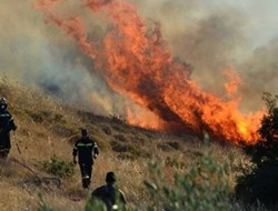 Δύο πυρκαγιές έξω από τη Λάρισα