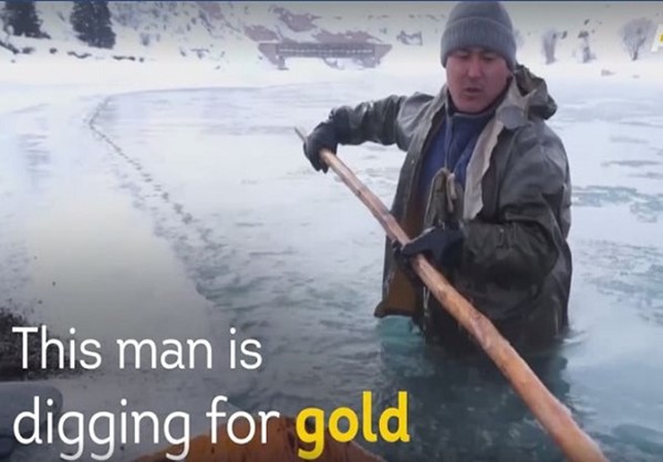 «Ψαρεύοντας» χρυσό στον πάγο