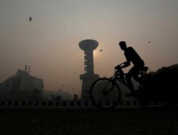 Ορατότης μηδέν στο Νέο Δελχί από την ατμοσφαιρική ρύπανση