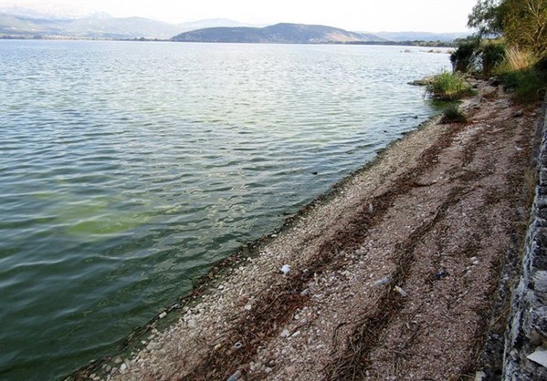 «Στεγνώνoυν» οι λίμνες Ιωαννίνων και Καστοριάς