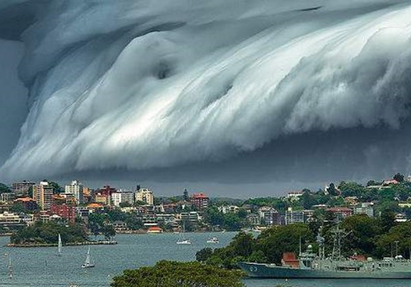 Αυστραλία: Σύννεφο ''τέρας'' καταπίνει το Σίδνεϊ