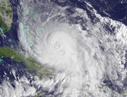Δείτε πώς φαίνεται ο τυφώνας Matthew από το διάστημα (Βίντεο)