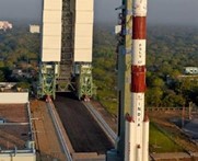 Η Ινδία εκτόξευσε ταυτόχρονα 104 δορυφόρους στο διάστημα