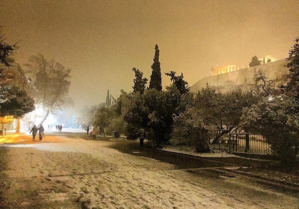 Ο χιονιάς έφτασε και στην Αθήνα