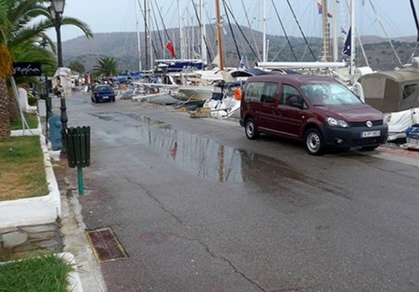 Αστραπές και βροντές στον Αστακό