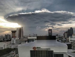 Καταιγιδοφόρο νέφος πάνω από τη Μπανγκόκ