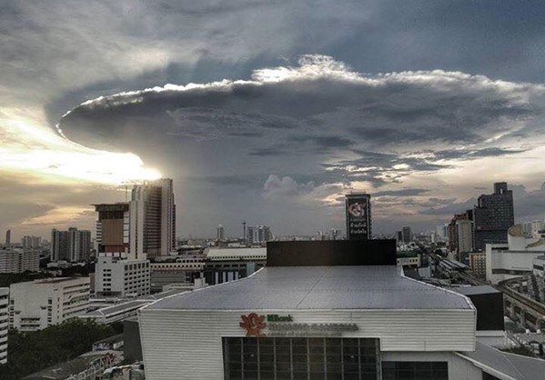 Καταιγιδοφόρο νέφος πάνω από τη Μπανγκόκ