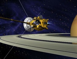 Το διαστημόπλοιο Cassini θα ολοκληρώσει τις εξερευνητικές του πτήσεις στα παγωμένα φεγγάρια του Πλανήτη Κρόνου.