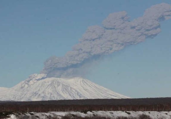Ισχυρές εκρήξεις στο ηφάιστειο Zhupanovsky