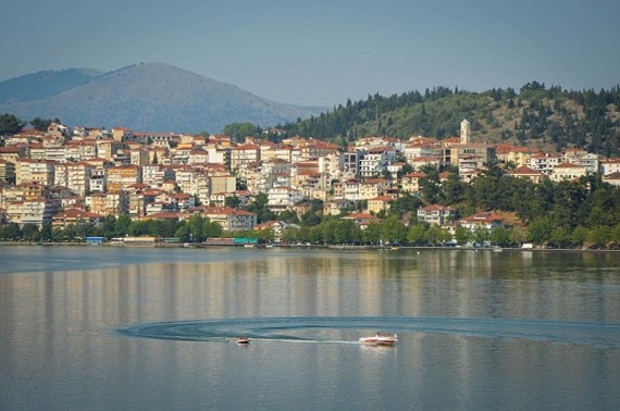 Ρύθμισαν τα θυροφράγματα και «καθάρισαν» την λίμνη της Καστοριάς