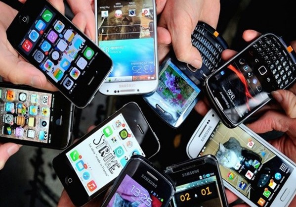 Οι έφηβοι αντικαθιστούν τα ναρκωτικά με τα έξυπνα τηλέφωνα
