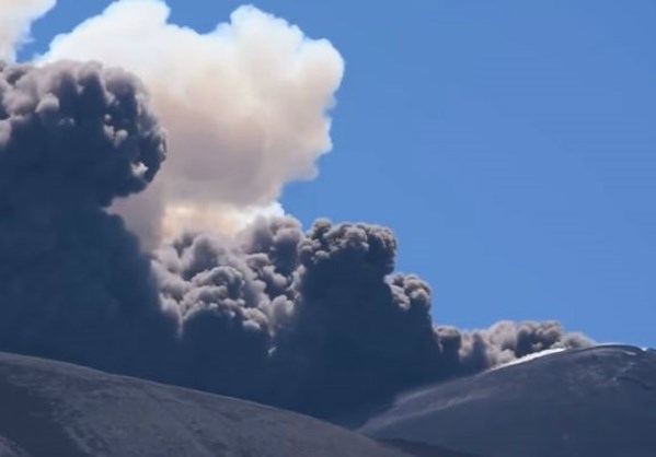 Ξύπνησε το ηφαίστειο Αίτνας