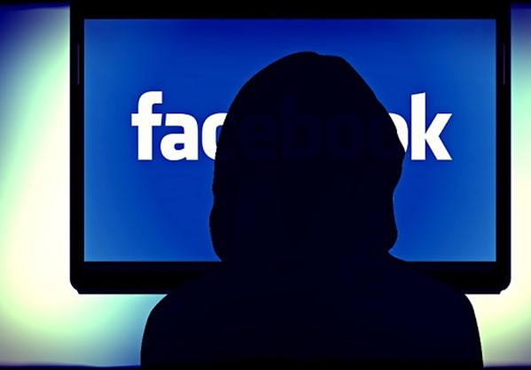 Facebook: Στοιχεία για 398 χρήστες μας ζήτησε η Ελλάδα μόνο το α' εξάμηνο του 2016