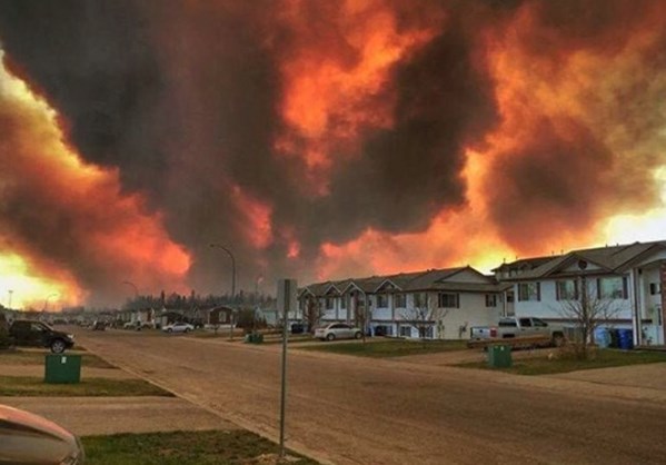 Τεράστια πυρκαγιά στον Καναδά