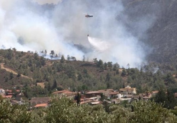 Εκτός ελέγχου η φωτιά στην Κύπρο