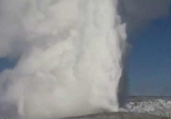Γιγαντιαία έκρηξη Geyser στο Γέλοουστοουν