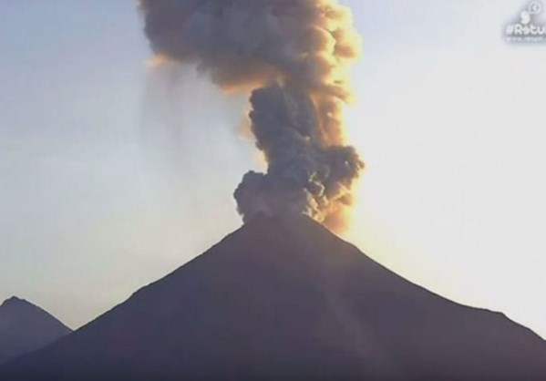 Μεξικό: Θεαματική έκρηξη ηφαιστείου μπροστά στην κάμερα