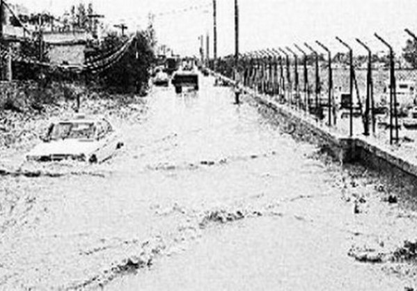 Η Αθήνα λύγισε στις πλημμύρες του 1977