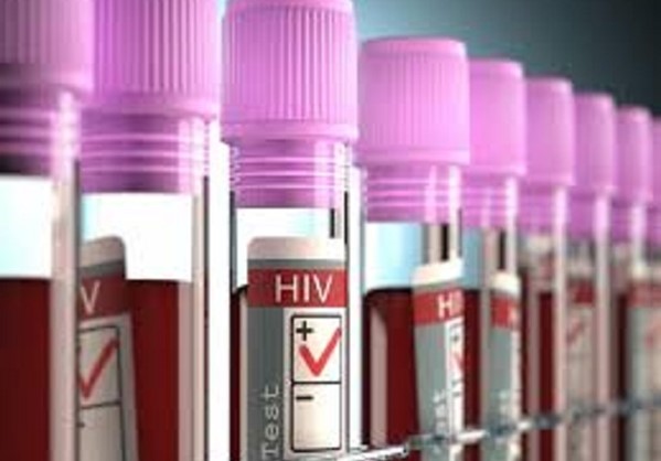 Το πρώτο τεστ αίματος για HIV σε… στικάκι USB