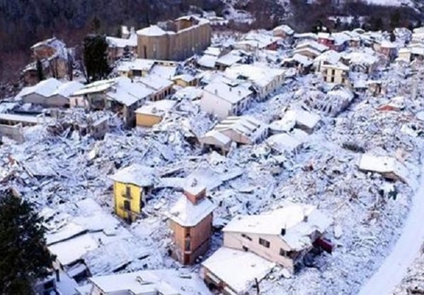 Ιταλία: Το ξενοδοχείο είναι θαμμένο κάτω από τρία μέτρα χιόνι, λέει ο δήμαρχος της περιοχής