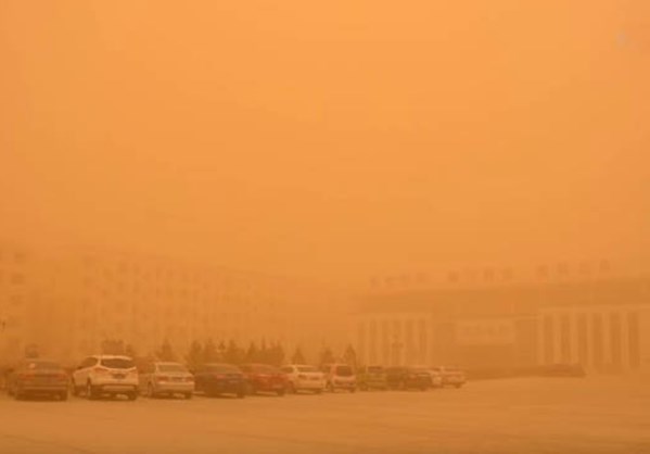 Ισχυρή αμμοθύελλα έπληξε πόλη της Μογγολίας