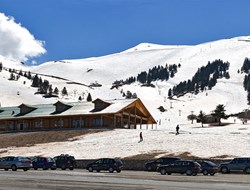 Στο Χιονοδρομικό Κέντρο Καλαβρύτων το σκι είναι και οικογενειακή υπόθεση !