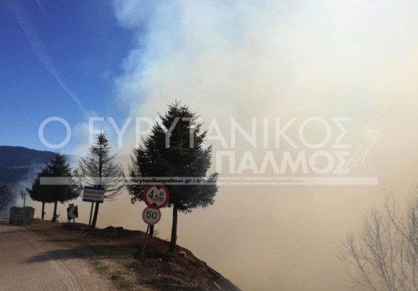 Πυρκαγιά στο Καρπενήσι - Απειλούνται σπίτια