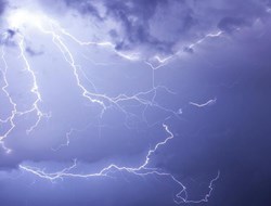 Ισχυρές καταιγίδες στα Δυτικά και Νότια την Παρασκευή
