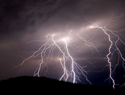 Κακοκαιρία έως τη Δευτέρα 06 Μαΐου