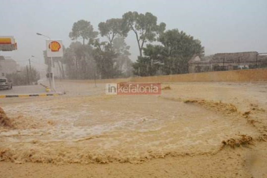 Κεφαλονιά: Σκηνές χάους από την σφοδρή νεροποντή