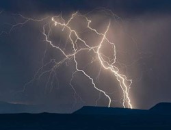 Τι συμβαίνει στο σώμα, αν μας χτυπήσει κεραυνός