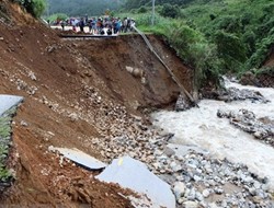 Φονικές βροχοπτώσεις πλήττουν την επαρχία Γκουιτζόου στην Κίνα