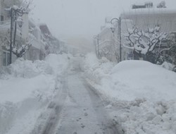 Συνεχίζεται η μάχη με τα χιόνια στην Κρήτη