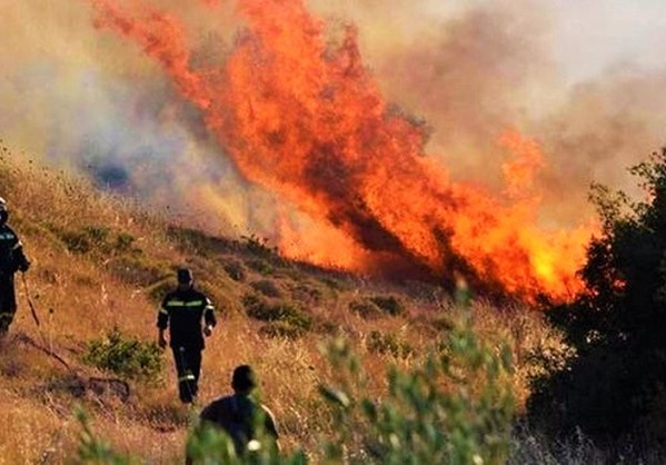 Υπό μερικό έλεγχο η φωτιά στη Χίο