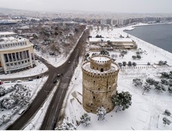 Χιονόπτωση και μέσα στη Θεσσαλονίκη!
