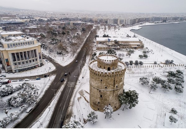 Χιονόπτωση και μέσα στη Θεσσαλονίκη!