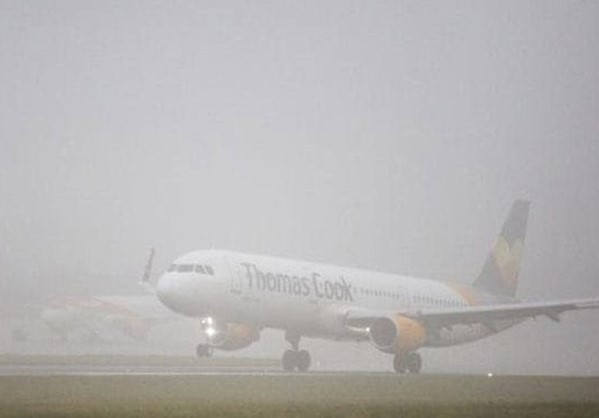 Χάος στα βρετανικά αεροδρόμια λόγω ομίχλης