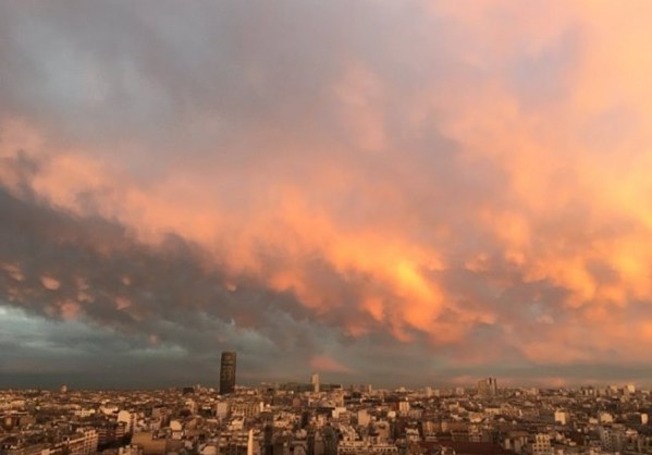 Πήρε ''φωτιά'' ο ουρανός στην Γαλλία