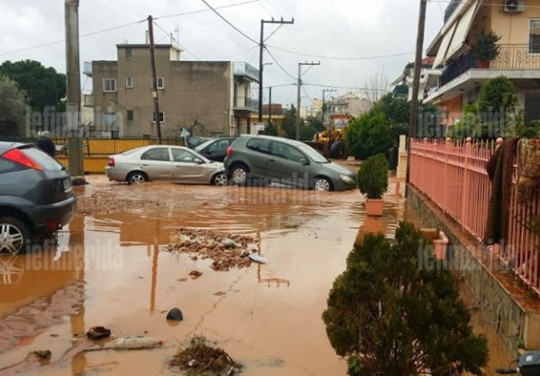 27/2/2015--->Μεγάλη πλημμύρα σάρωσε την Μάνδρα Αττικής