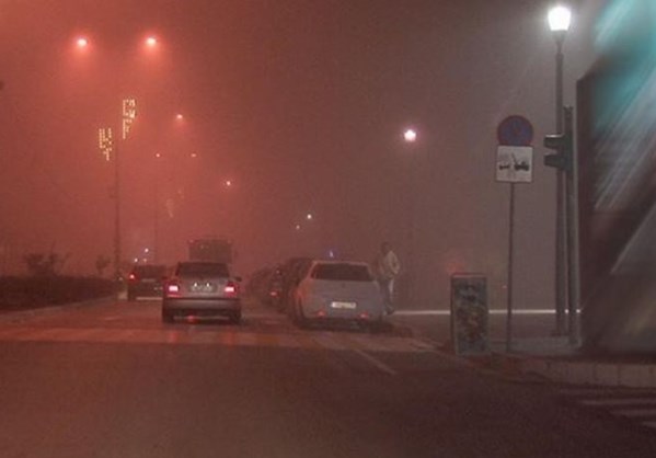 Ιωάννινα: Η αιθαλομίχλη «χτύπησε κόκκινο» τη νύχτα