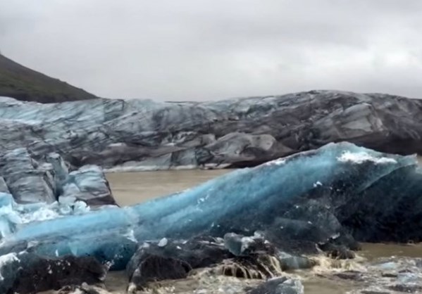 Παγετώνας 10.000 ετών έσπασε στην Ισλανδία