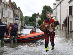 Ο Συκουάνας ''φούσκωσε'' και το Παρίσι πλημμύρισε