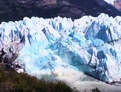 Παταγονία: Παγετώνας καταρρέει σε ποταμό (Βίντεο)