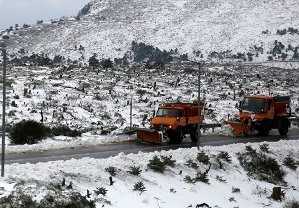 Προβλήματα στην Αττική από το χιονιά